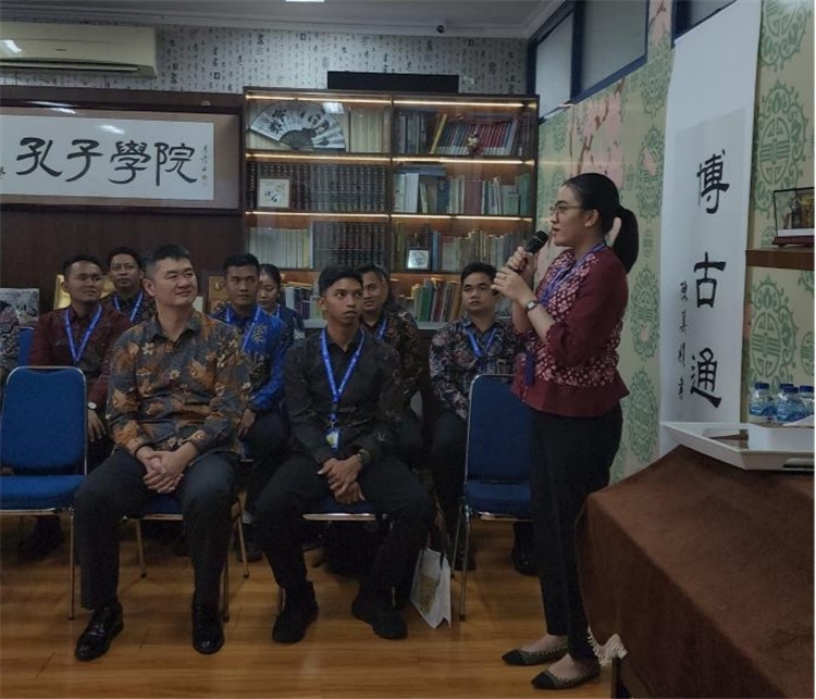 警察學(xué)員用漢語進(jìn)行自我介紹 ?；顒?dòng)主辦方供圖