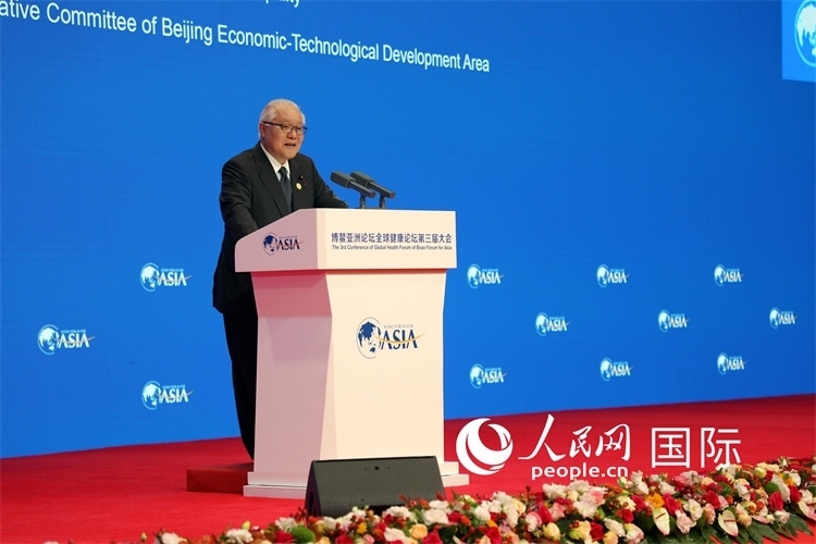 日本厚生勞動(dòng)大臣武見(jiàn)敬三在開(kāi)幕式上致辭。人民網(wǎng)記者趙益普攝