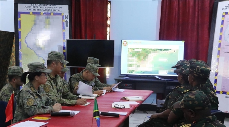 海上指揮所商定細節(jié)。王福攝