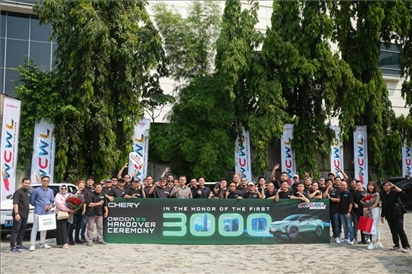 8月3日，中國(guó)車企奇瑞在雅加達(dá)舉行活動(dòng)，慶祝在印尼交付第3000輛電動(dòng)汽車OMODA E5。奇瑞汽車印度尼西亞銷售公司供圖