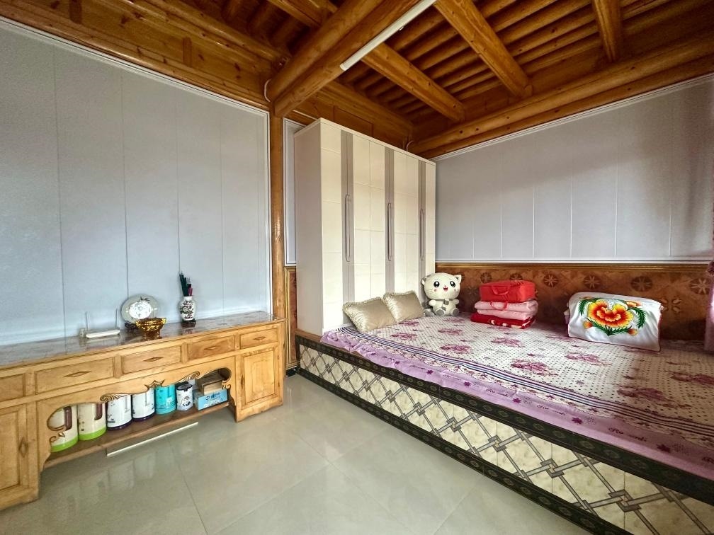 圖為7月13日拍攝的喇德燚家維修加固后的房屋一角。新華社記者 張子琪 攝