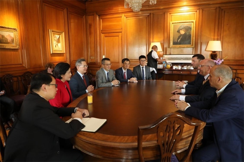 愛丁堡市政廳會見現(xiàn)場。中國駐英國使館供圖