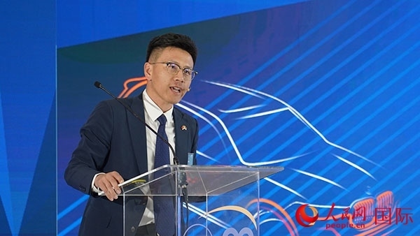 延鋒彼歐南非公司總經(jīng)理張鑫致辭。人民網(wǎng) 張茜攝