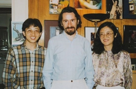 1992年，朱銳（左）赴美國杜蘭大學攻讀心靈哲學與認知科學，師從心靈哲學和認知科學家Radu Bogdan（中），右為朱銳師姐、北師大教授田平。