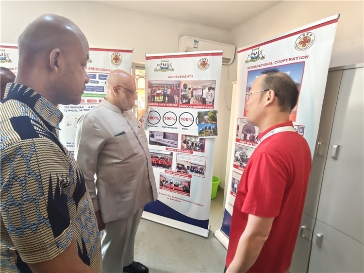 中方專家組組長(zhǎng)黃玉政介紹項(xiàng)目進(jìn)展。專家組供圖