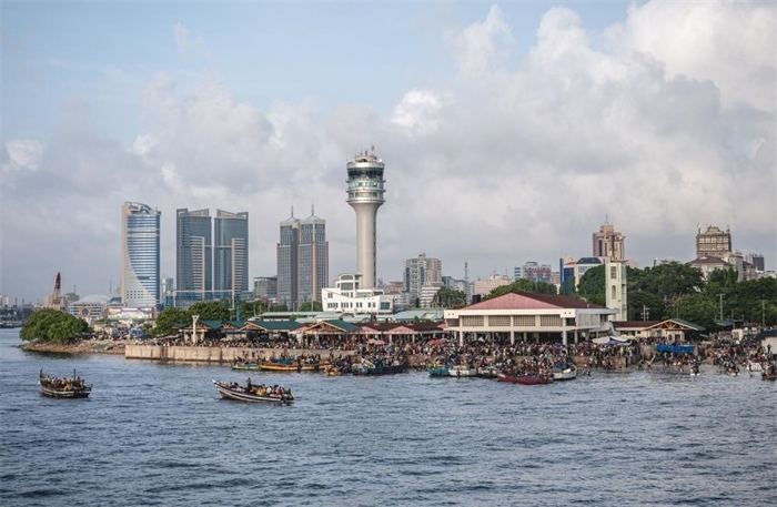 這是2023年12月29日拍攝的坦桑尼亞達(dá)累斯薩拉姆漁港。新華社記者王冠森攝