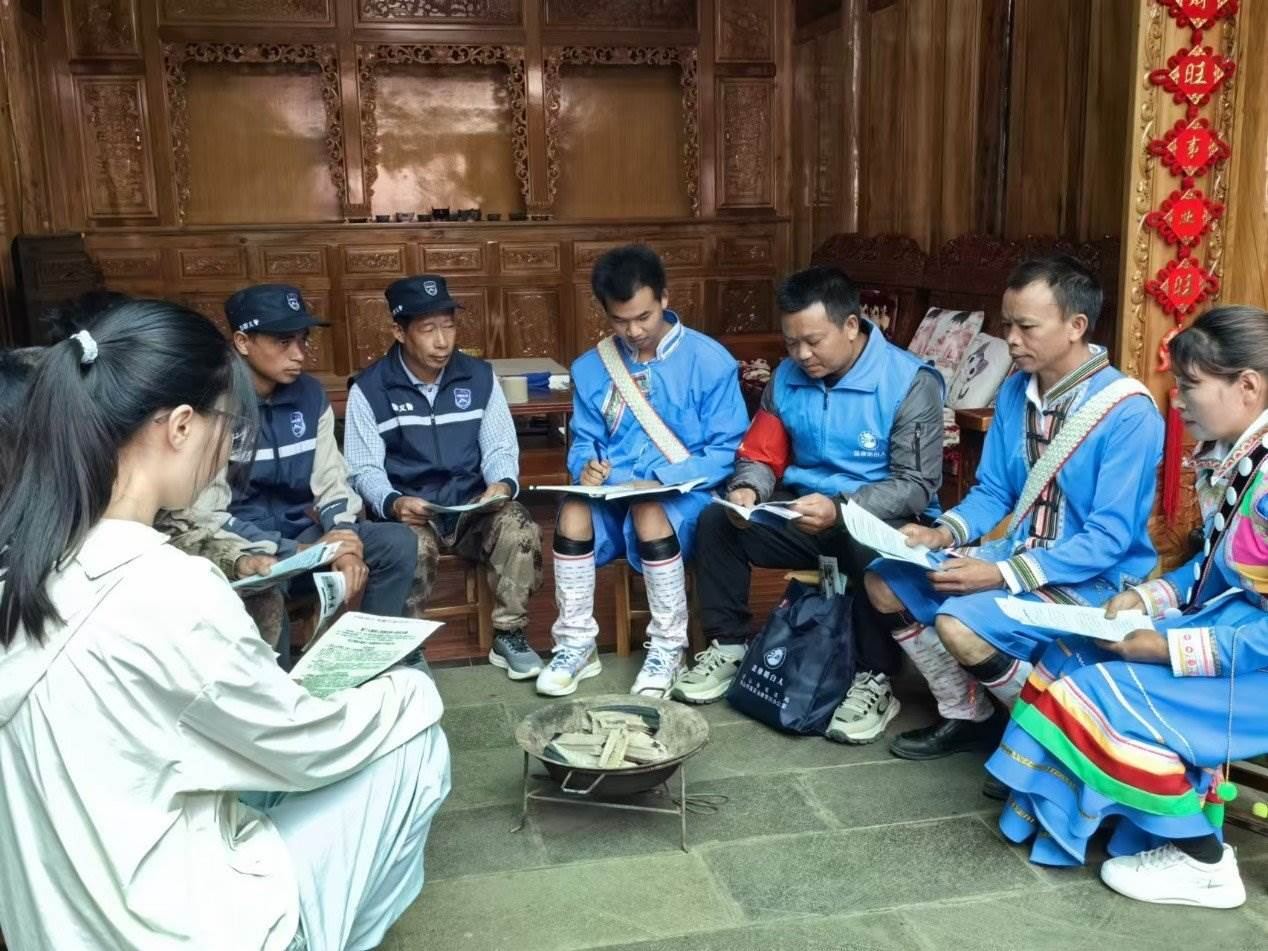 騰沖市猴橋鎮(zhèn)猴橋村國(guó)門新村舉辦火塘?xí)?。人民網(wǎng)記者 孝金波攝