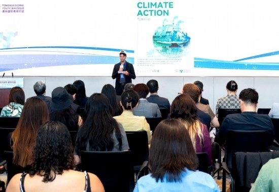 8月29日，在第二屆清華國際青年對話論壇活動上，正在清華大學(xué)攻讀藥學(xué)博士的埃及留學(xué)生阿姆爾·瓦赫巴分享中國之旅的感悟。新華社發(fā)（畢尚宏攝）