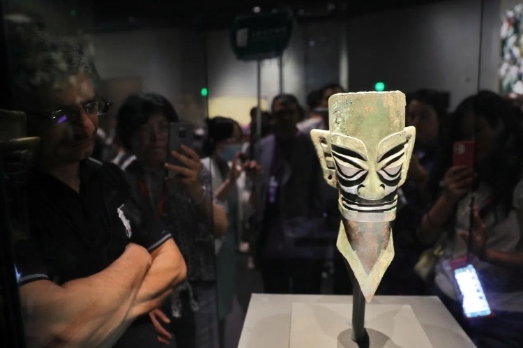 8月31日，亞洲媒體考察團(tuán)參訪三星堆博物館。《中國(guó)經(jīng)濟(jì)周刊》記者肖翊攝