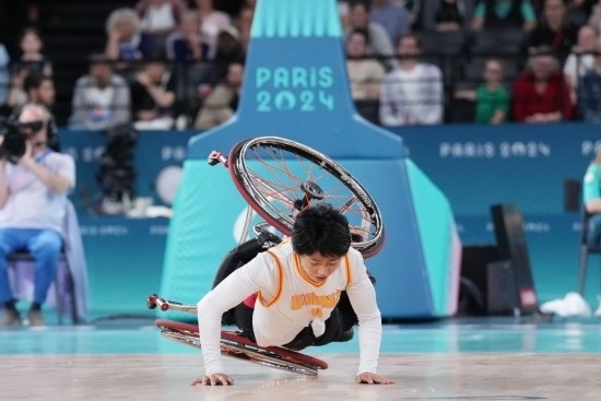 巴黎殘奧會(huì)｜“撞車、摔倒，我們都習(xí)慣了”