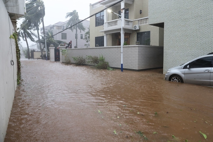 臺(tái)風(fēng)“摩羯”導(dǎo)致海南部分地區(qū)出現(xiàn)洪澇。新華社記者 張麗蕓 攝