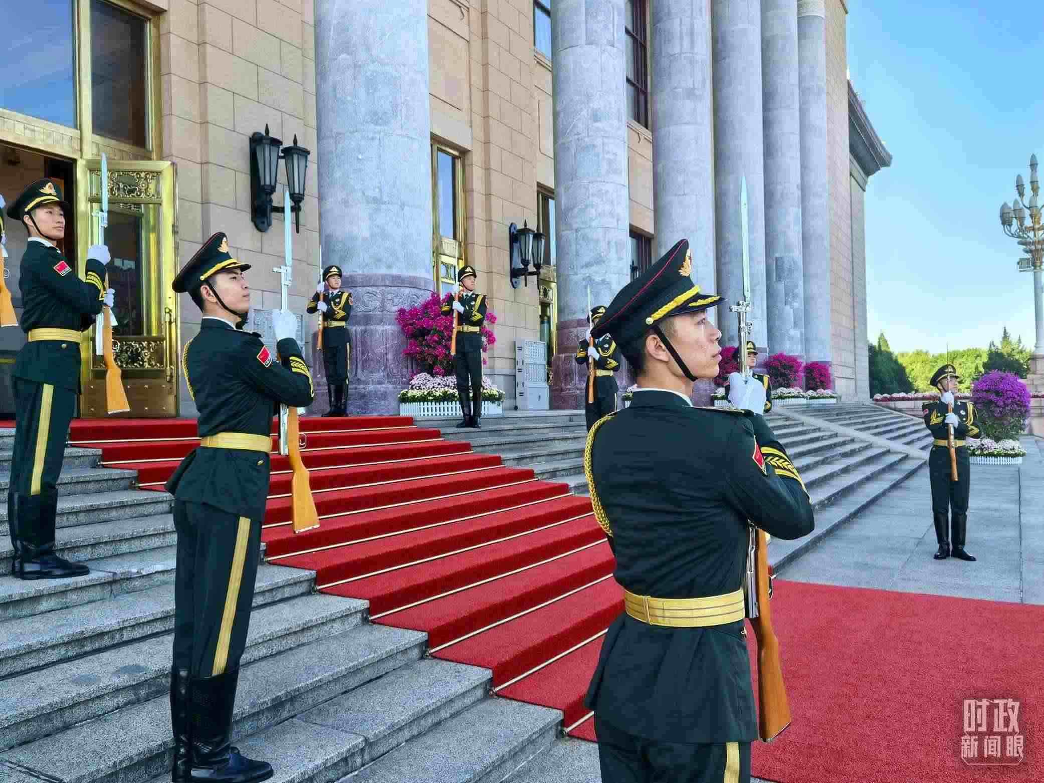 禮兵列隊(duì)迎接外賓。（總臺(tái)央視記者鐘銳拍攝）