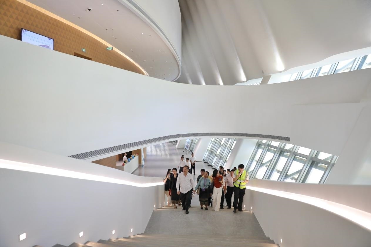 亞洲媒體考察團(tuán)正在上樓?！吨袊?jīng)濟(jì)周刊》記者 肖翊攝