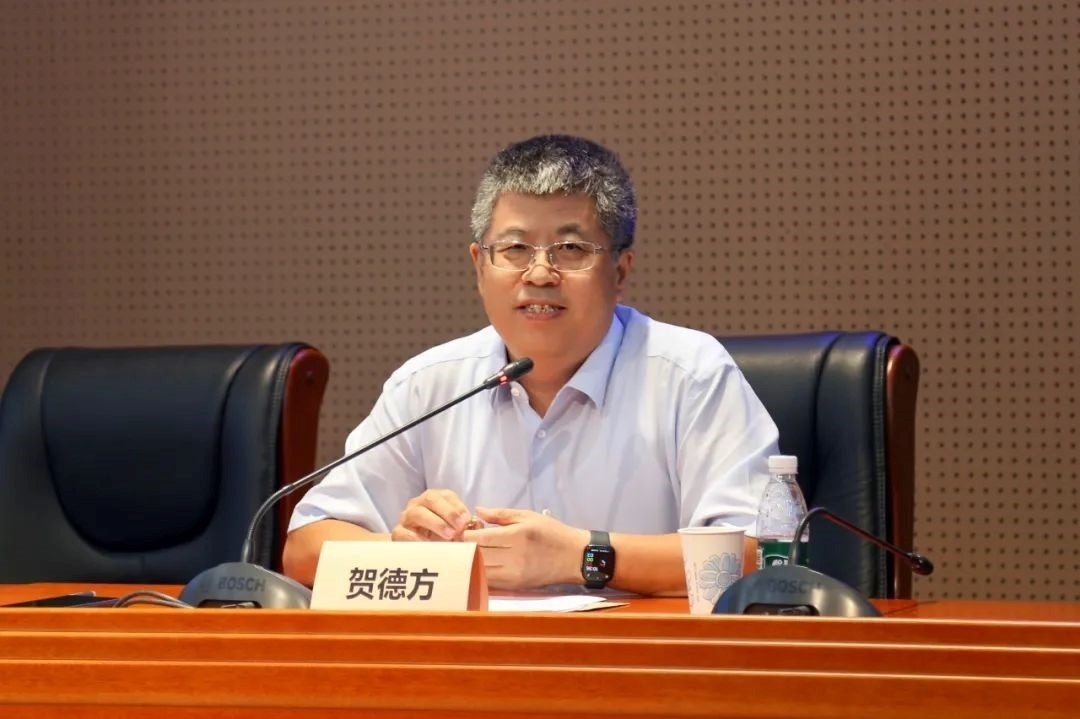 國務(wù)院參事、科技部原副秘書長、中國科技評估與成果管理研究會理事長賀德方致辭。主辦方供圖