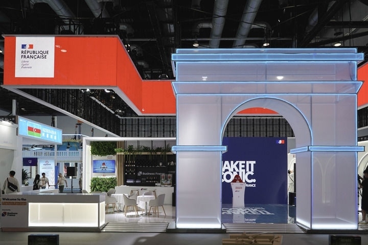 2024年9月11日在國(guó)家會(huì)議中心拍攝的主賓國(guó)法國(guó)展館。新華社記者 曹夢(mèng)瑤 攝