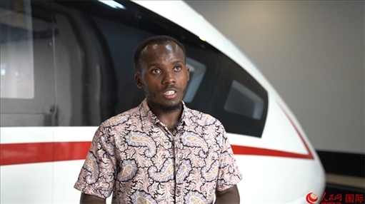 北京交通大學(xué)肯尼亞籍留學(xué)生卡里烏接受人民網(wǎng)采訪(fǎng)。人民網(wǎng) 周琳佳攝