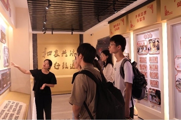 中央民族大學(xué)與中國(guó)人民大學(xué)聯(lián)合開展“大國(guó)邊疆”實(shí)踐調(diào)研活動(dòng)。校方供圖
