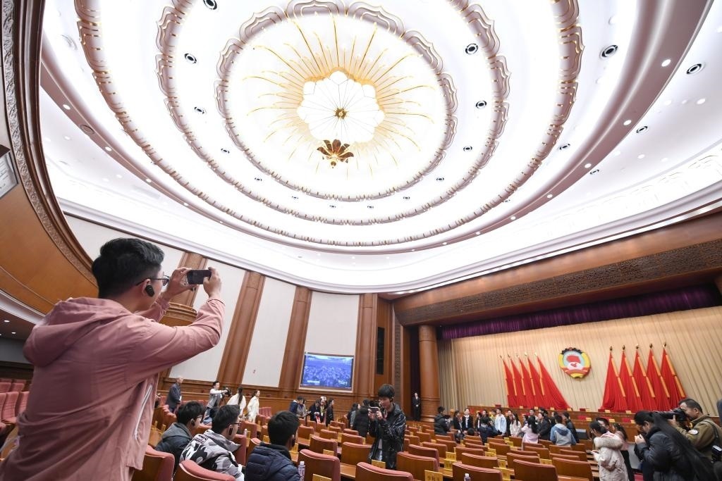 2019年11月16日，全國政協(xié)機(jī)關(guān)舉辦第一次公眾開放日活動，約200名高校師生、街道工作人員、退休干部、居民代表等參加。新華社記者 岳月偉 攝