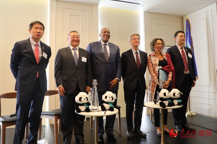 萊索托國王萊齊耶三世、中國常駐聯(lián)合國代表傅聰?shù)燃钨e出席活動(dòng)。人民網(wǎng)記者 李志偉攝