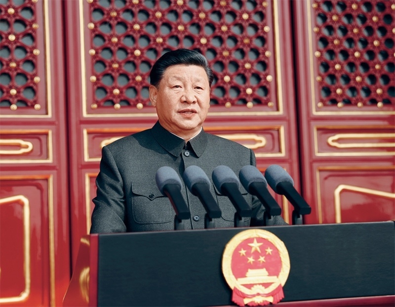 2019年10月1日，慶祝中華人民共和國(guó)成立70周年大會(huì)在北京天安門廣場(chǎng)隆重舉行。中共中央總書(shū)記、國(guó)家主席、中央軍委主席習(xí)近平發(fā)表重要講話。 新華社記者 鞠鵬/攝