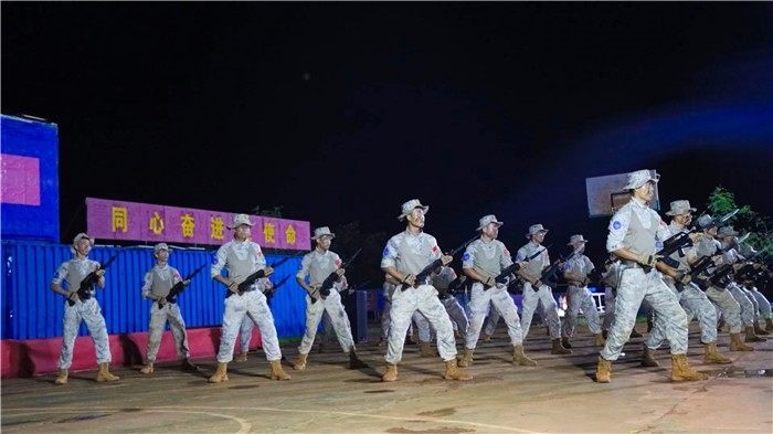 刺殺操展示氣勢(shì)沖天。孫千攝