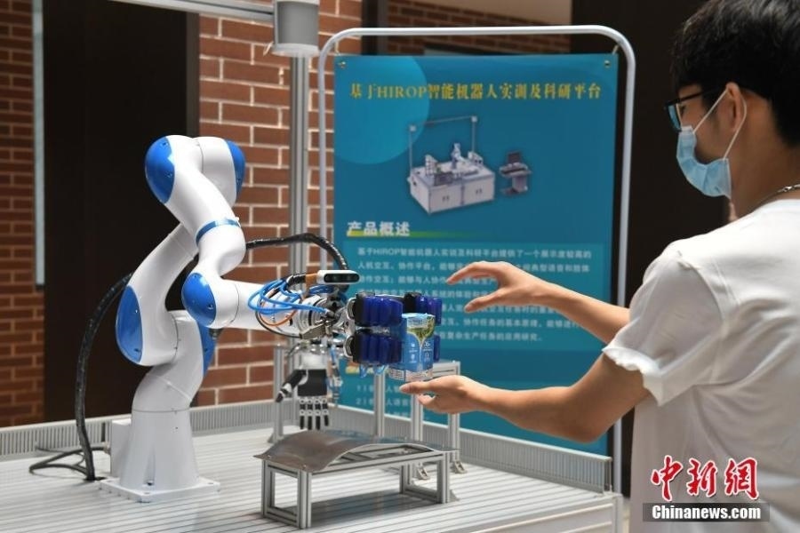  資料圖：高校為學生打造先進科研平臺。中新社記者 陳楚紅 攝