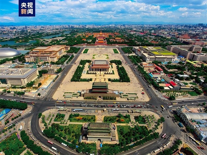 △全長7.8公里的北京中軸線上，分布有鐘鼓樓、景山、故宮等15處遺產(chǎn)構(gòu)成要素。