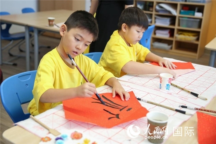 書法課。人民網(wǎng)中東中心分社塔里克·易卜拉欣攝