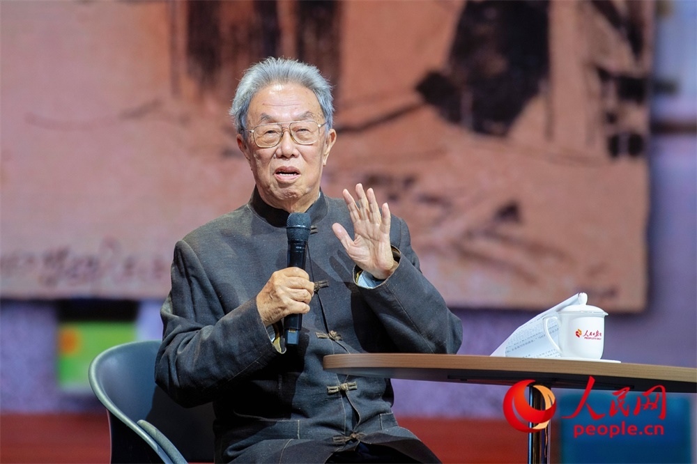 王蒙以《與時代同行 與人民同心》為題演講。人民網(wǎng)記者 翁奇羽攝