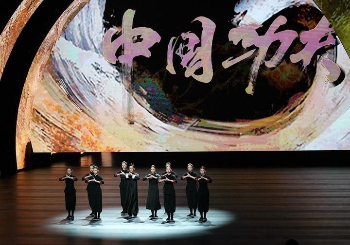 2024年9月19日，演職人員在北京文化論壇專場文藝演出中表演舞劇《詠春》。
