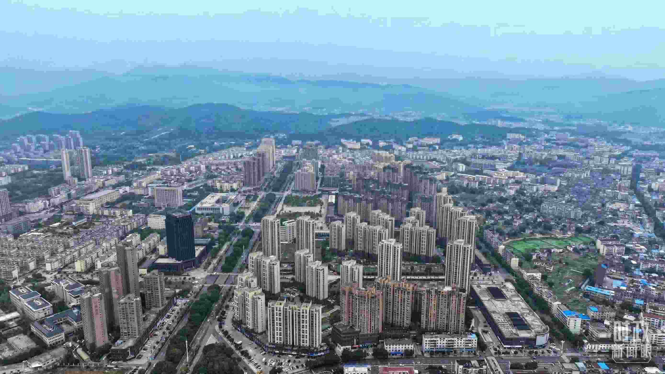 △俯瞰桐城市。（總臺記者葛啟文拍攝）