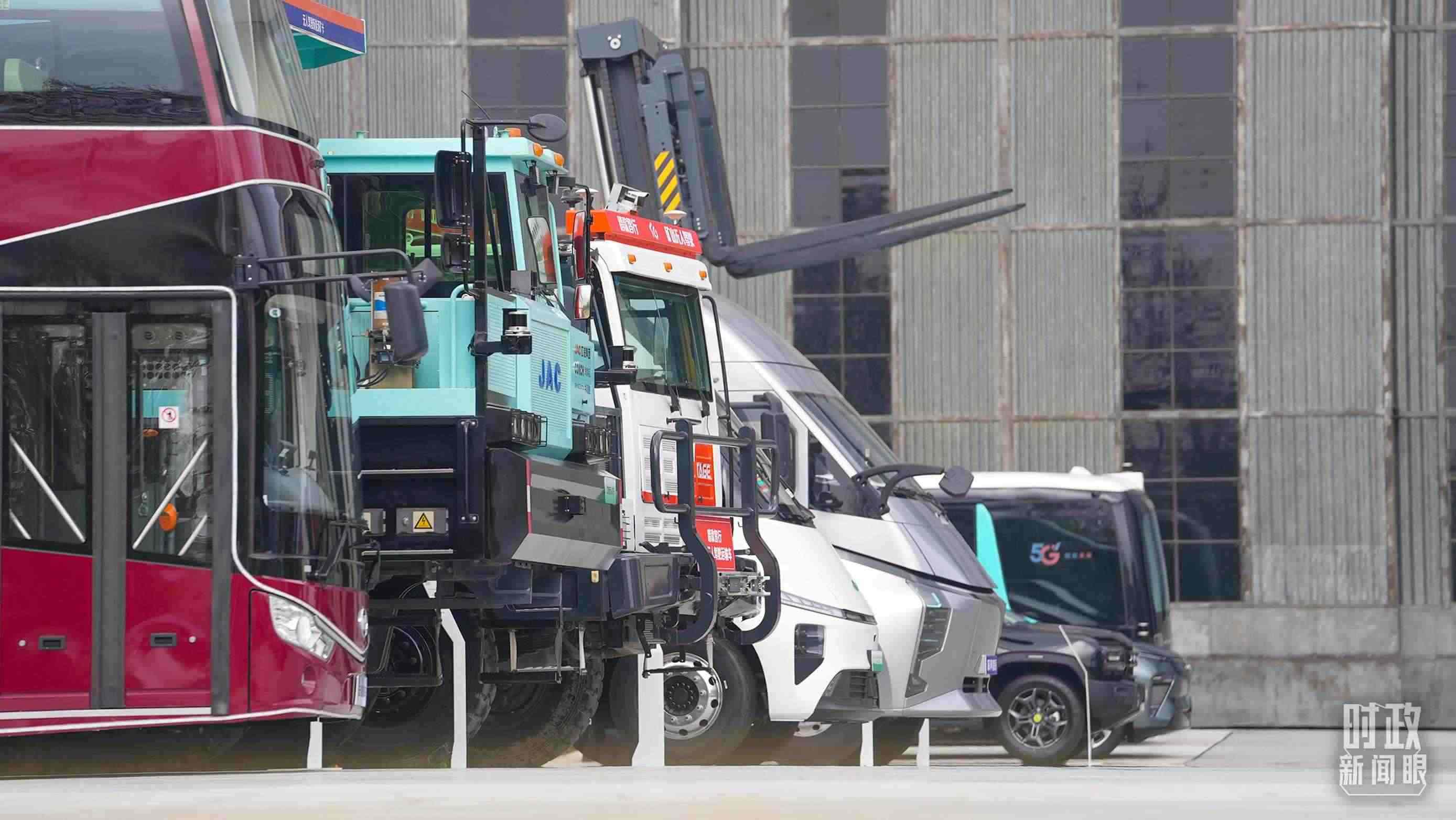 △安徽省重大科技創(chuàng)新成果集中展示展出的新能源汽車。（總臺央視記者金雨秋拍攝）