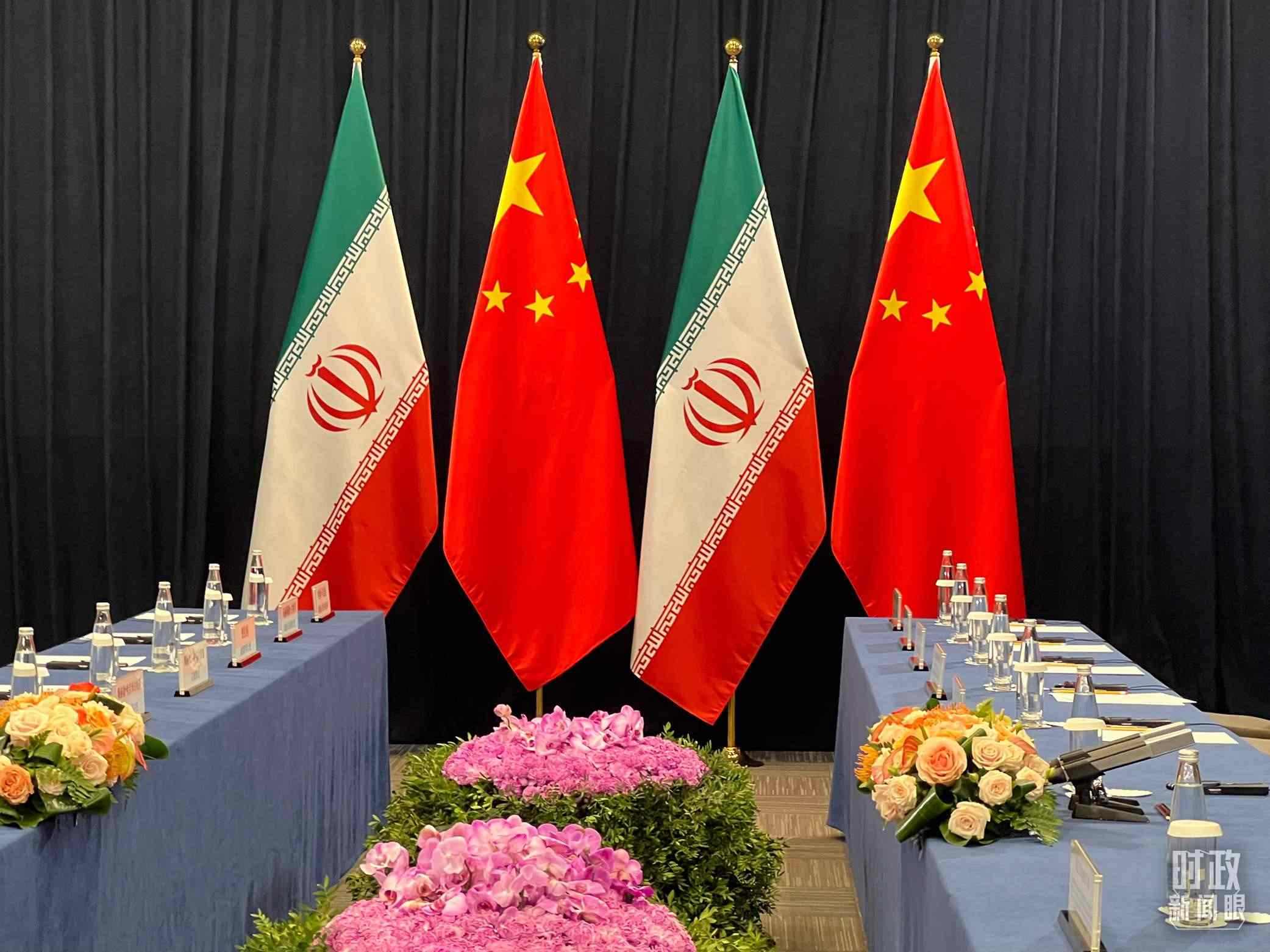 △ 中伊領(lǐng)導(dǎo)人會(huì)見(jiàn)開(kāi)始前的現(xiàn)場(chǎng)。（總臺(tái)央視記者楊新禹拍攝）