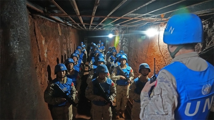 進(jìn)入地下掩體隱蔽。王軍杰攝