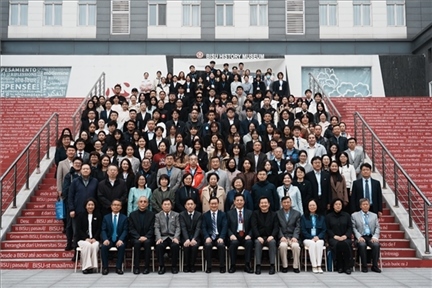 與會(huì)人員集體合影。主辦方供圖