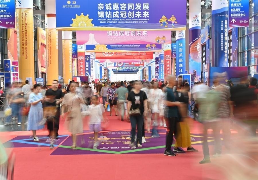 2024年9月28日，觀眾在廣西南寧市舉行的第21屆中國(guó)—東盟博覽會(huì)上參觀。新華社記者 周華 攝