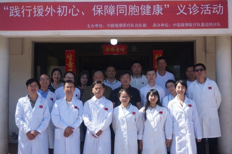 今年6月，援摩中國醫(yī)療隊塞達特分隊在當?shù)刂匈Y企業(yè)舉辦義診活動。第196批中國援助摩洛哥醫(yī)療隊塞達特分隊供圖