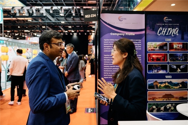 “中國(guó)館”展區(qū)現(xiàn)場(chǎng)洽談。 楊浩鵬攝