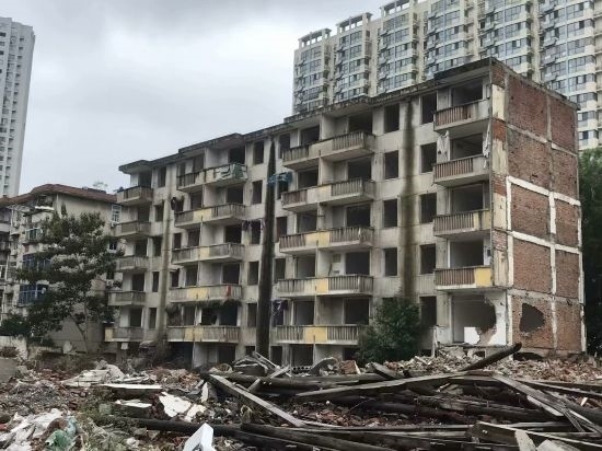 圖為拆遷中的合肥儀表廠宿舍。 合肥市蕪湖路街道 提供