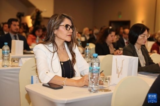  11月8日，嘉賓在秘魯首都利馬參加中秘共建“一帶一路”務(wù)實合作主題年會。新華社記者 李夢馨 攝