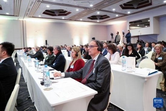  11月8日，嘉賓在秘魯首都利馬參加中秘共建“一帶一路”務(wù)實合作主題年會。新華社記者 李木子 攝