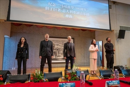 發(fā)布會(huì)現(xiàn)場(chǎng)，主創(chuàng)表演音樂(lè)劇片段。主辦方供圖