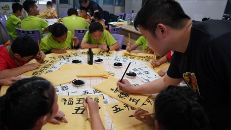 書法教學(xué)。主辦方供圖