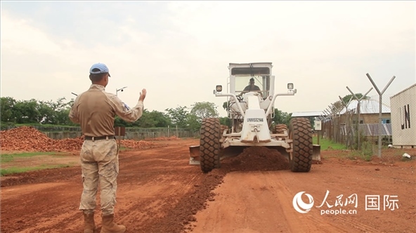 ▲常態(tài)維護營區(qū)道路（張洪奧攝）