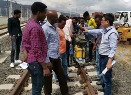 山東職業(yè)學(xué)院開展亞吉鐵路運(yùn)營(yíng)技術(shù)培訓(xùn)。教育部職業(yè)教育與成人教育司供圖