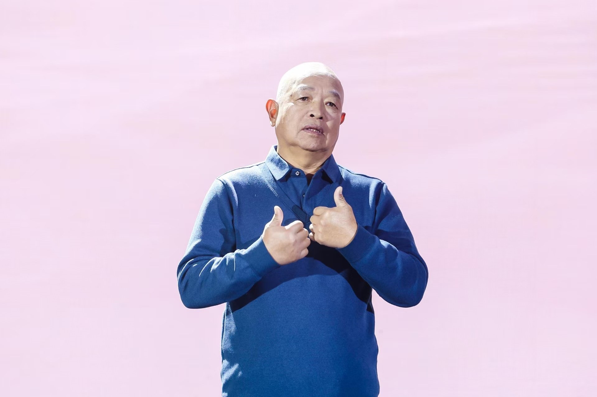 “山東好人”、煙臺市無聲洗車場經(jīng)理柳興濤。人民視頻供圖。