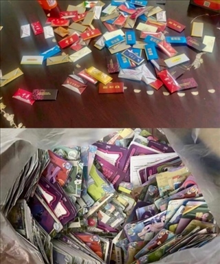 孩子們收集的煙卡、卡牌。受訪者供圖