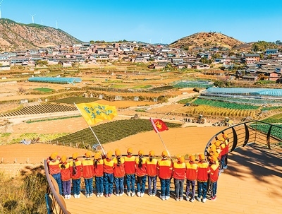 學(xué)生在攀枝花迤沙拉歷史文化主題研學(xué)基地參觀。 石 磊攝