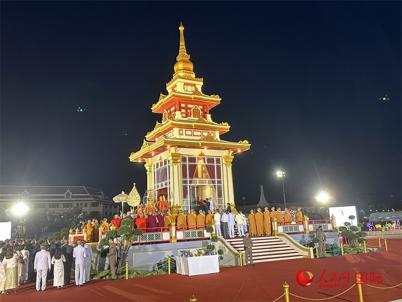 北京靈光寺佛牙舍利抵達(dá)王家田廣場安奉。人民網(wǎng)記者孫廣勇攝