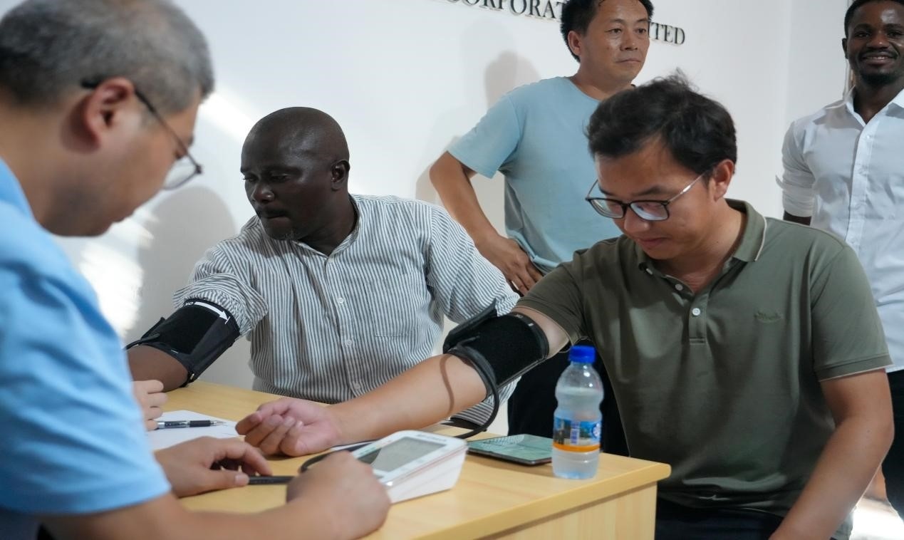 醫(yī)療隊專家診療現(xiàn)場。中國土木供圖